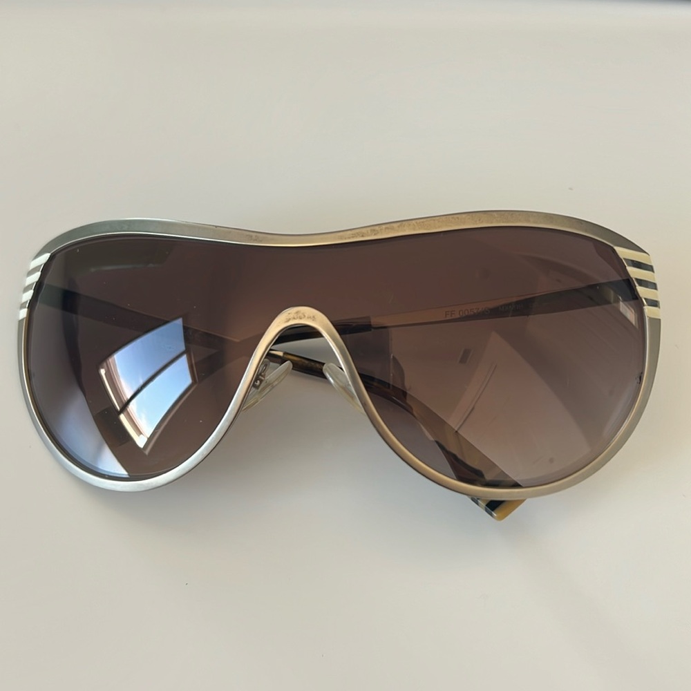 Fendi Wrap Around Racer Sunglasses
Silver Ff-0057-s Mxnoh 130mm vintage